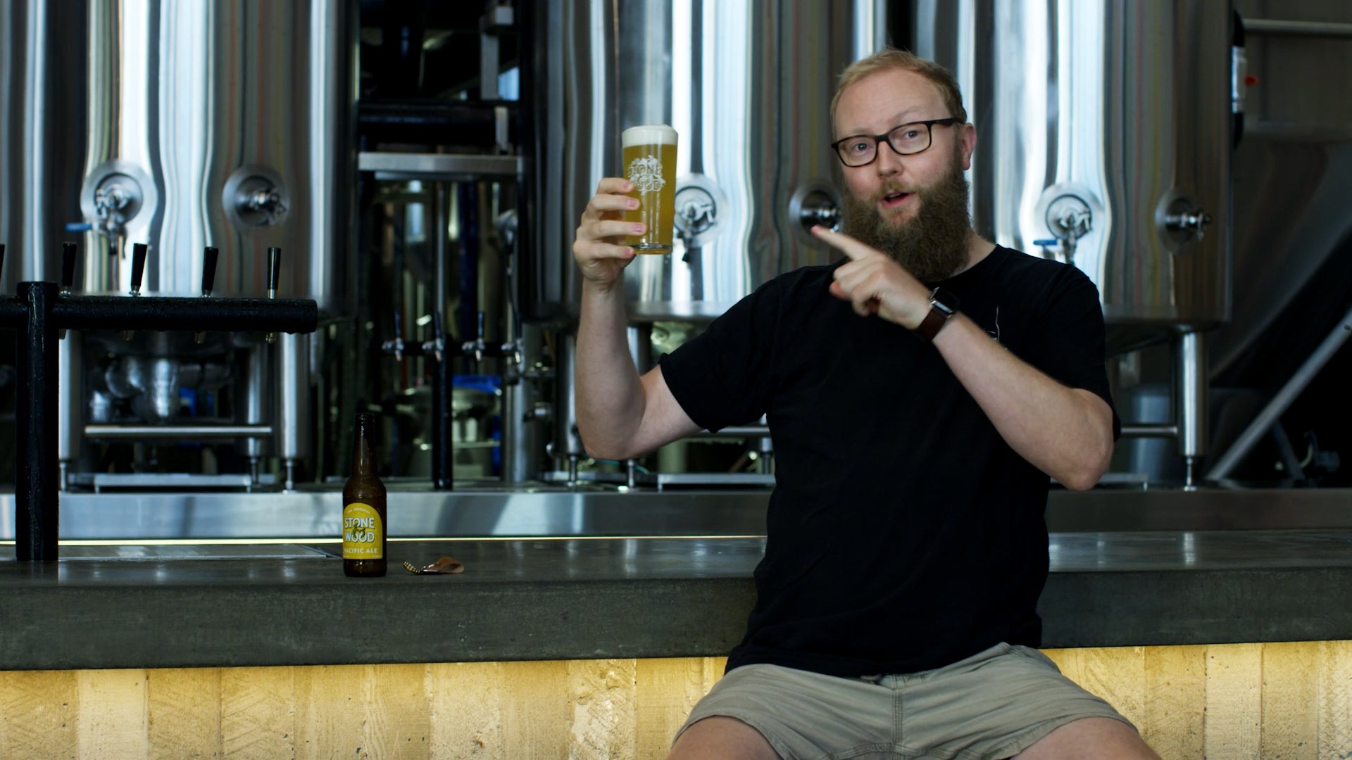 Load video: The Perfect Pacific Ale Pour